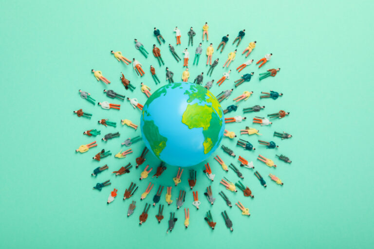 Why Software Outsourcing Fails concept of world population, main world problems